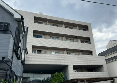 【構造・工法・仕様】 | メゾン元横山 | ＲＣ造、Reinforced Concreteは直訳すると補強されたコンクリートです。主に柱や梁・床・壁が鉄筋とコンクリートで構成おり、鉄筋を組んだ型枠にコンクリートを流し込んで固めたものを指します。