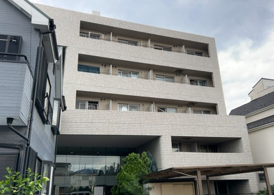 【構造・工法・仕様】 | メゾン元横山 | ＳＲＣ造は強度や耐震性の面でもRC造と比べて優れています。そのため、10階建以上の高層または超高層マンションなどの建築にも多く採用されています。柱や梁などのサイズが小さくても高い耐震性を確保できます。