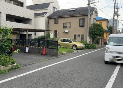【外観】 | メゾン元横山 | 外観はマンション管理がされているかの目安になります。築年数が古いと、壁面は劣化してひび割れが生じることも！建物が古びていても細かいところが修繕されていると、きちんと管理されているなぁと感じるでしょう。