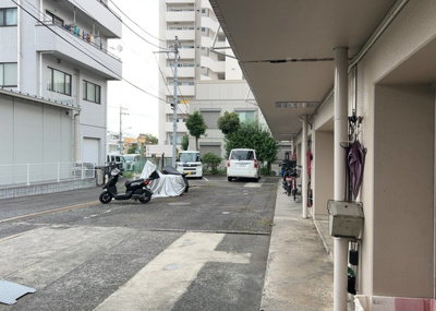 【駐輪場】 | メゾン元横山 | マンションの駐輪場は、事前に空きがあるか確認を取ると安心です。せっかく入居したのに駐輪スペースがない！なんてことになったら大変ですよね。そこで、内見時や購入前にはまず事前に確認しておくと良いでしょう。
