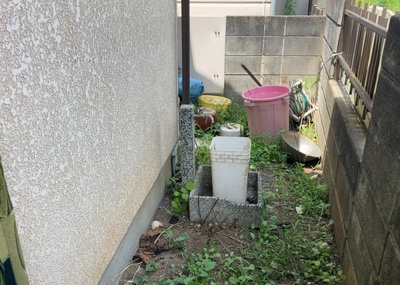 【設備】 | 磯部中古戸建 | 敷地内に散水栓や立水栓があると便利です。水道水を直接利用できるため、水を運ぶ手間を省くことが出来ます。大量の水を必要とする洗車作業や清掃などに役立ちます。その他設備とあわせて、現地でご確認ください。