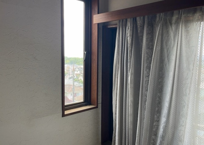 【子供部屋】 | 磯部中古戸建 | 子供が何人でも年齢によっては、受験時にしっかり壁のある個室があった方が良い場合もあります。難しい問題ですが、兄弟の人数や、性別や年齢差によって状況が異なりますので、数年後のこともしっかり考えましょう。