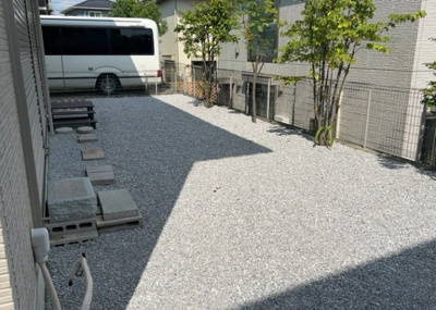 【庭】 | 堀之内中古戸建 | 庭があることでガーデニングや家庭菜園はもちろん、こどもの遊び場やペットを放して遊ぶことができます。また、家の周囲に余裕があるということです。隣地との間があれば、十分な日当たりと、風通しが確保できます。