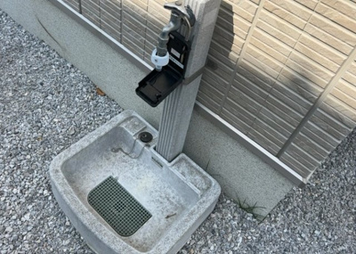 【設備】 | 堀之内中古戸建 | 敷地内に散水栓や立水栓があると便利です。水道水を直接利用できるため、水を運ぶ手間を省くことが出来ます。大量の水を必要とする洗車作業や清掃などに役立ちます。その他設備とあわせて、現地でご確認ください。