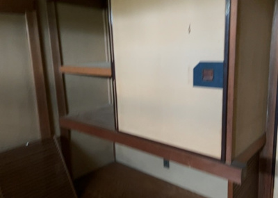 【収納】 | 丹木町中古戸建 | デザイン性を重視しすぎて収納が少なかった！なんてことにならないため、事前に現地で収納の数を確認しておくことをお勧めします。クローゼット以外にも床下収納や屋根裏収納、パントリーなどもチェックしましょう。