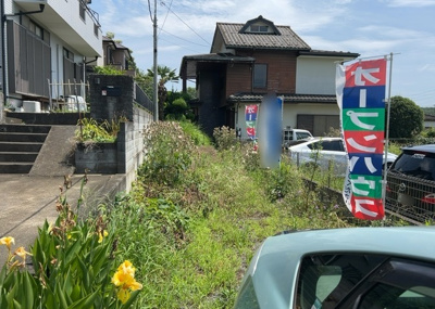 【庭】 | 丹木町中古戸建 | 庭があることでガーデニングや家庭菜園はもちろん、こどもの遊び場やペットを放して遊ぶことができます。また、家の周囲に余裕があるということです。隣地との間があれば、十分な日当たりと、風通しが確保できます。