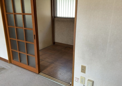 【ダイニング】 | 丹木町中古戸建 | ダイニングは、食事や家族の団らんスペースとしてだけではなく、ほかの用途としても使用することができます。ダイニングテーブルを置き、食事のためのスペースを作ることでリビングとの差別化を図ることができます。