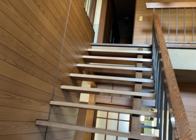 【内装】 | 丹木町中古戸建 | 限られた敷地面積の場合、収納スペースを狭くして居室スペースを広く取ろうとすると、収納スペースがなくて困ることがあります。見学の際に各部屋に収納スペースがあるか、収納を置く場所はあるのか確認しましょう。