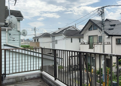 【展望】 | 中野上町中古戸建 | 眺望を気にして物件を探す場合、前面に建物が建っていないか現地で確認しましょう！前面に建物があると景色はもちろん、日当たりや風通しにも影響が出てきます。住んだ時のことを想像しながら現地見学をしましょう。