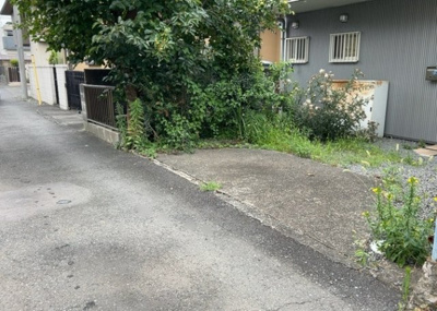 【前面道路含む現地写真】 | 中野上町中古戸建 | お持ちの車種によっては前面道路が広い方が便利でしょう。しかし、前面道路が広ければその分交通量が多くなるため、騒音などが気になる場合があります。実際に現地を見学し、周辺交通量や騒音などを確認しましょう！
