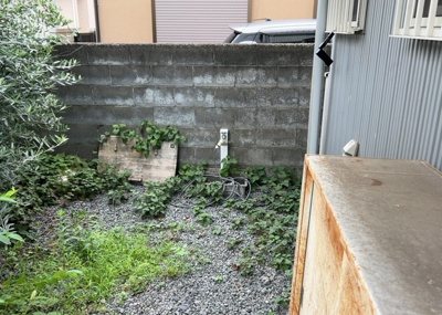 【設備】 | 中野上町中古戸建 | 敷地内に散水栓や立水栓があると便利です。水道水を直接利用できるため、水を運ぶ手間を省くことが出来ます。大量の水を必要とする洗車作業や清掃などに役立ちます。その他設備とあわせて、現地でご確認ください。