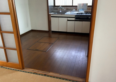 【ダイニング】 | 中野上町中古戸建 | ダイニングにはダイニングテーブルセットなどを置くことが多く、間取りにおいて「D」と略記されますが、食事を作るときの作業場として使用したり、朝食を食べたりするときだけに使われるケースも少なくありません。
