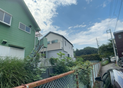 【展望】 | 相原町中古戸建 | 土地の地勢が高台の場合、景色を綺麗にみることができ、景色にこだわってお家探ししている方におすすめです！また平坦地よりも風通しがいいというメリットがあります。デメリットもあるので是非現地でご確認下さい。