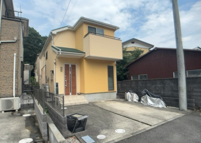 【居間・リビング】 | 相原町中古戸建 | リビングの間取りの種類は大きくわけてリビングとダイニングが別になっているタイプ、リビングダイニング一体型です。どちらも一長一短ですので、家を選ぶ時はその両面をチェックして決めるようにしましょう。