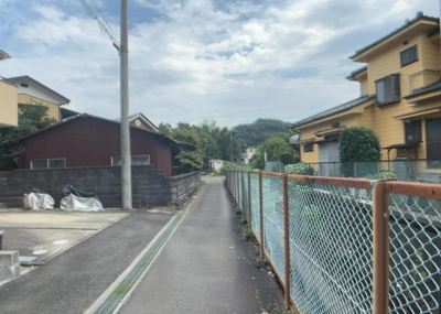 【展望】 | 相原町中古戸建 | 桜や紅葉の名所に出かける人は多いと思いますが、家にいながら季節の移ろいを感じる生活を送りませんか？リビングや窓から見える景色が生活を彩るワンポイントに！現地から見える景色を堪能してみては如何でしょう。