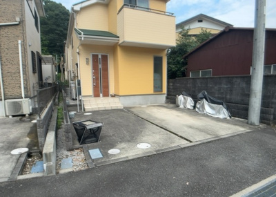 【庭】 | 相原町中古戸建 | 庭があることでガーデニングや家庭菜園はもちろん、こどもの遊び場やペットを放して遊ぶことができます。また、家の周囲に余裕があるということです。隣地との間があれば、十分な日当たりと、風通しが確保できます。