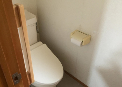 【トイレ】 | 中津中古戸建 | トイレは大きさや形、機能、抗菌性などが異なる多種多彩なタイプが各メーカーから出ています。それぞれに良さがあるため、事前にどういったタイプのトイレがいいのかをご家庭内で決めて、内見に行くといいでしょう。