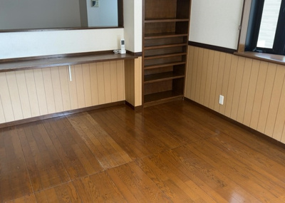 【ダイニング】 | 木曽西中古戸建 | ダイニングは、食事や家族の団らんスペースとしてだけではなく、ほかの用途としても使用することができます。ダイニングテーブルを置き、食事のためのスペースを作ることでリビングとの差別化を図ることができます。
