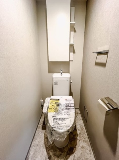 【トイレ】 | ロイヤルパークス有明 | ※写真は同タイプ住戸です。