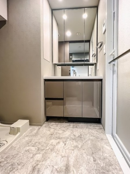 【洗面所】 | ロイヤルパークス有明 | ※写真は同タイプ住戸です。