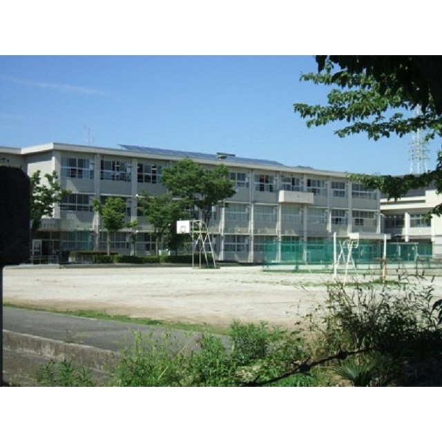 岐阜市月ノ会町１丁目のアパートの周辺|梅林中学校