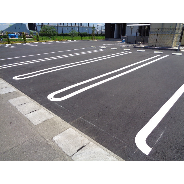 マルシェⅢの駐車場