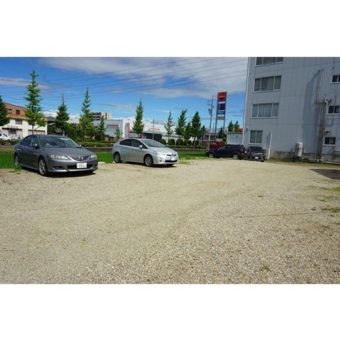 西荘１丁目美濃善駐車場の外観