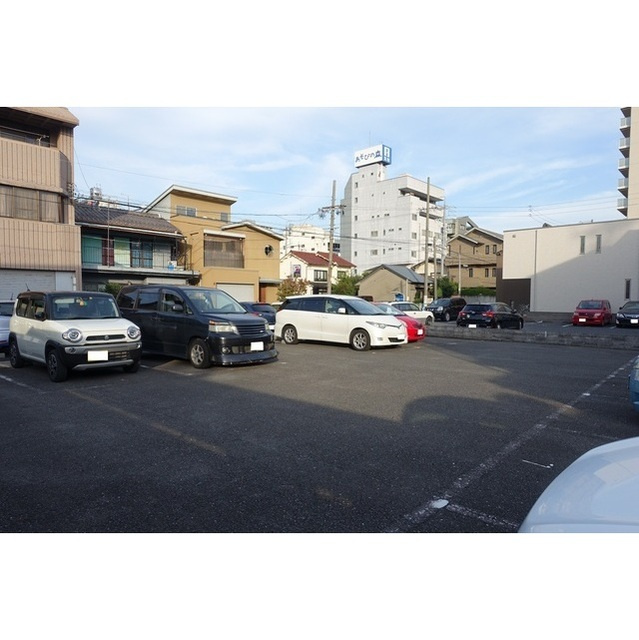 岐阜市加納天神町５丁目の駐車場の外観