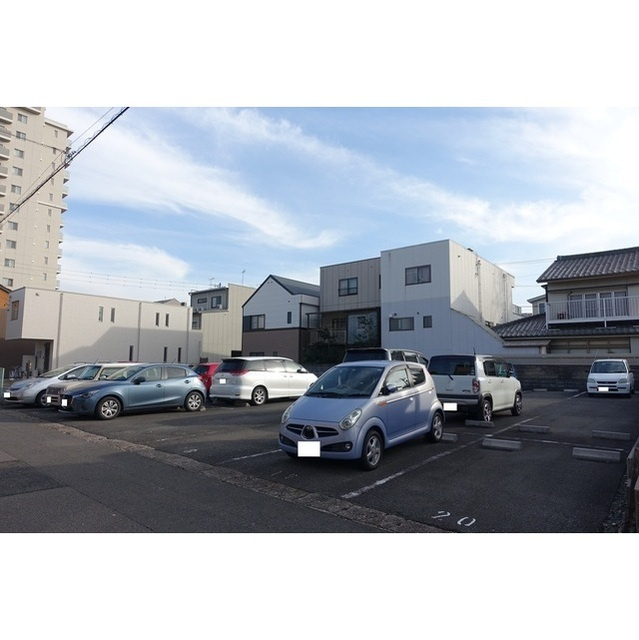 岐阜市加納天神町５丁目の駐車場の外観