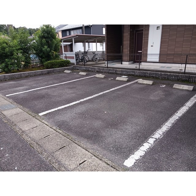 エンジェルハイツの駐車場