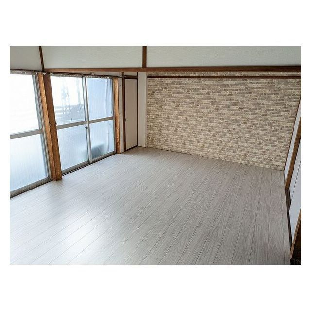 岐阜市北一色９丁目のアパートの居間・リビング