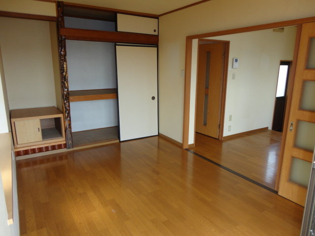 楠本三室一戸建ての内装