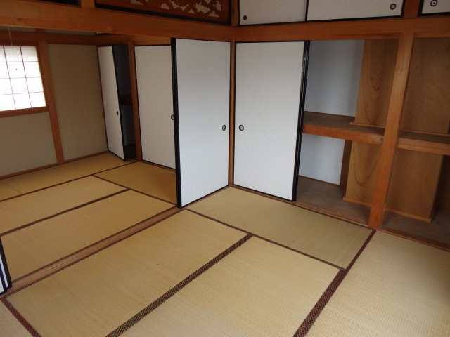 楠本三室一戸建ての内装