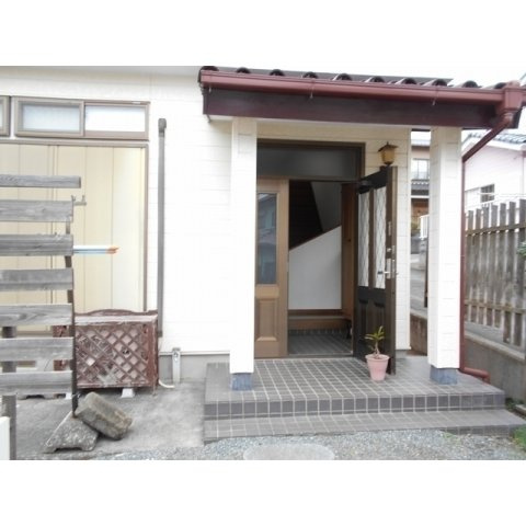 鳥谷一戸建のエントランス