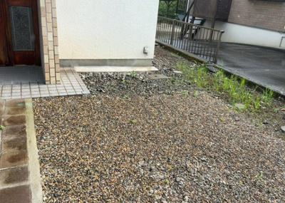 【庭】 | 吉野中古戸建 | 庭があることでガーデニングや家庭菜園はもちろん、こどもの遊び場やペットを放して遊ぶことができます。また、家の周囲に余裕があるということです。隣地との間があれば、十分な日当たりと、風通しが確保できます。