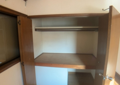【収納】 | 南大谷中古戸建 | デザイン性を重視しすぎて収納が少なかった！なんてことにならないため、事前に現地で収納の数を確認しておくことをお勧めします。クローゼット以外にも床下収納や屋根裏収納、パントリーなどもチェックしましょう。