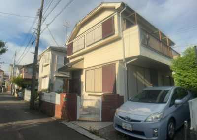 【前面道路含む現地写真】 | 南大谷中古戸建 | お持ちの車種によっては前面道路が広い方が便利でしょう。しかし、前面道路が広ければその分交通量が多くなるため、騒音などが気になる場合があります。実際に現地を見学し、周辺交通量や騒音などを確認しましょう！
