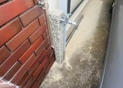 【設備】 | 南大谷中古戸建 | 敷地内に散水栓や立水栓があると便利です。水道水を直接利用できるため、水を運ぶ手間を省くことが出来ます。大量の水を必要とする洗車作業や清掃などに役立ちます。その他設備とあわせて、現地でご確認ください。