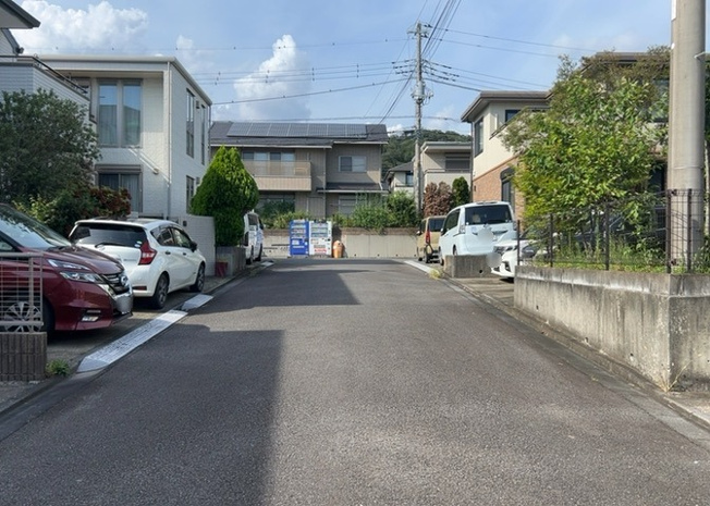【展望】 | みはる野中古戸建 | 眺望を気にして物件を探す場合、前面に建物が建っていないか現地で確認しましょう！前面に建物があると景色はもちろん、日当たりや風通しにも影響が出てきます。住んだ時のことを想像しながら現地見学をしましょう。