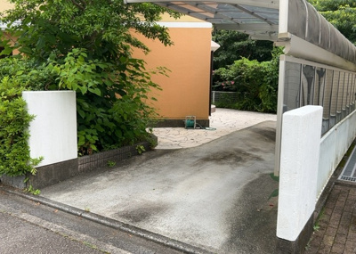 【構造・工法・仕様】 | 宮の里中古戸建 | 建物の基礎工事の方法は、主流となっているベタ基礎（防湿基礎）と布基礎の２種類に分類され、床下の通気性や耐久性などに違いがあります。建物の基礎部分の構造や付帯設備など詳細については現地でご確認ください。