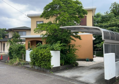 【外観】 | 宮の里中古戸建 | 物件の詳細については、現地を見てわかること以外に、役所や法務局などで調べないとわからないことがあります。そのため、現地に行く場合は、もしこの物件を買ったらどのような生活ができるかをイメージしましょう。