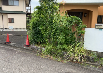 【庭】 | 宮の里中古戸建 | 庭のある家に住むことのメリットとして、子どもたちの遊び場を確保できること、ガーデニングや家庭菜園を楽しめること、明るさを確保できることがあります。また、配置を工夫することでプライバシーが確保できます。