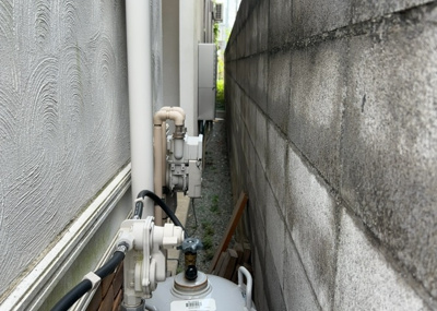 【庭】 | 松枝中古戸建 | 庭があることでガーデニングや家庭菜園はもちろん、こどもの遊び場やペットを放して遊ぶことができます。また、家の周囲に余裕があるということです。隣地との間があれば、十分な日当たりと、風通しが確保できます。