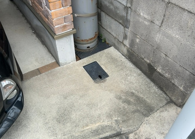 【設備】 | 松枝中古戸建 | 敷地内に散水栓や立水栓があると便利です。水道水を直接利用できるため、水を運ぶ手間を省くことが出来ます。大量の水を必要とする洗車作業や清掃などに役立ちます。その他設備とあわせて、現地でご確認ください。