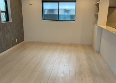 【ダイニング】 | 松枝中古戸建 | ダイニングは、食事や家族の団らんスペースとしてだけではなく、ほかの用途としても使用することができます。ダイニングテーブルを置き、食事のためのスペースを作ることでリビングとの差別化を図ることができます。
