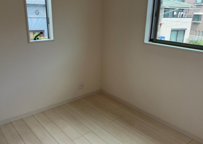 【子供部屋】 | 松枝中古戸建 | 子供が何人でも年齢によっては、受験時にしっかり壁のある個室があった方が良い場合もあります。難しい問題ですが、兄弟の人数や、性別や年齢差によって状況が異なりますので、数年後のこともしっかり考えましょう。
