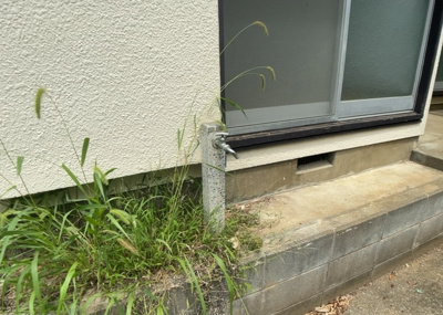 【設備】 | 初沢町中古戸建 | 敷地内に散水栓や立水栓があると便利です。水道水を直接利用できるため、水を運ぶ手間を省くことが出来ます。大量の水を必要とする洗車作業や清掃などに役立ちます。その他設備とあわせて、現地でご確認ください。