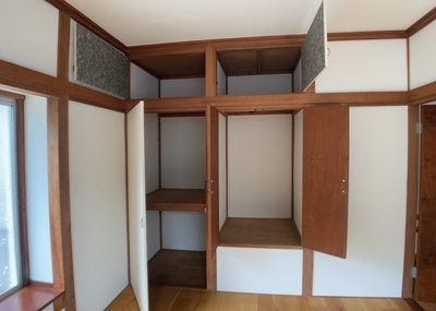 【収納】 | 初沢町中古戸建 | 家族構成や住宅環境によって収納の仕方は十人十色！キッチン、リビング、玄関、寝室など、部屋ごとのいろんな収納を使って自慢のお家にしませんか？物件をご内見する際は、収納の場所や数は事前チェックしましょう！