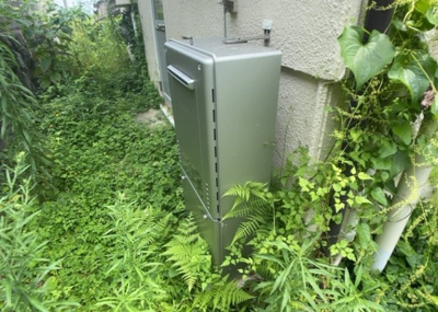 【発電・温水設備】 | 初沢町中古戸建 | 省エネ給湯器とは従来型の給湯器より熱効率が高く、少ない燃料でたくさんのお湯を沸かすことが出来る高効率な給湯器のことを指します。また、省エネ給湯器には種類があり、利便性や効果なども様々です。