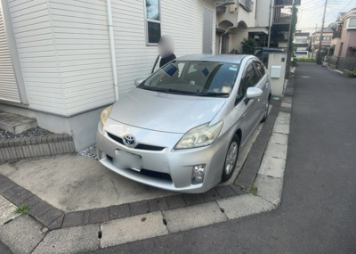 【駐車場】 | ひばりが丘中古戸建 | 駐車場と明記されていても、最小スペースでつくられた駐車場だと大型車は駐車できなかったり、出入りしにくくなったりする可能性があります。お車のサイズと購入したい物件の駐車場のサイズを現地で確認しましょう。